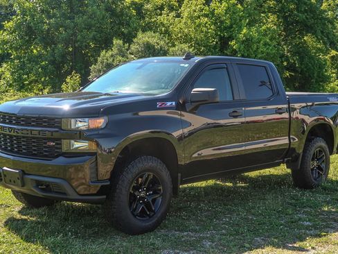 Used 2021 Chevrolet Silverado 1500 Custom Trail Boss w/ Midnight Edition AWD/4WD image 1