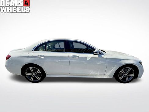 Used 2017 Mercedes-Benz E 300 4MATIC image 8