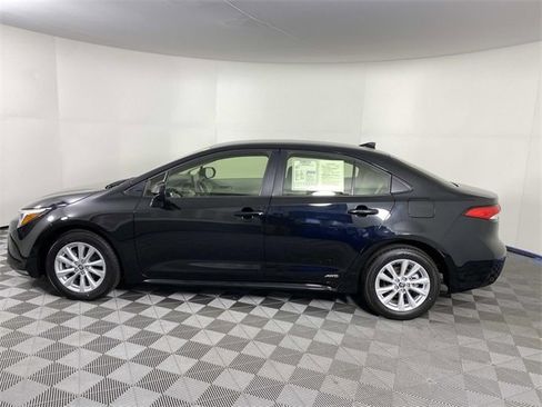 Used 2025 Toyota Corolla LE image 5