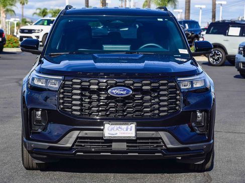Used 2025 Ford Explorer ST-Line w/ Premium Package image 2