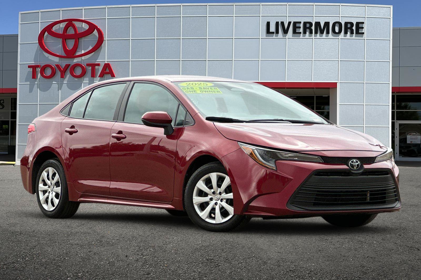 Used 2025 Toyota Corolla LE FWD image 2