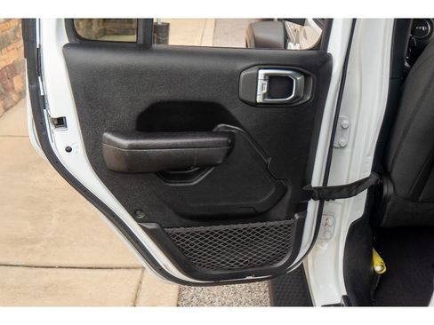 Used 2018 Jeep Wrangler Unlimited Sport S AWD/4WD image 16