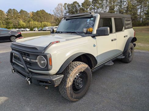 Used 2021 Ford Bronco Black Diamond image 2