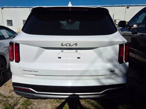 Used 2023 Kia Sorento SX AWD/4WD image 4