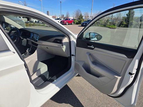 Used 2023 Volkswagen Jetta SE w/ Panoramic Sunroof Package image 12