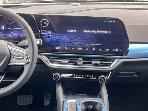 Used 2026 Chevrolet Equinox EV LT image 12