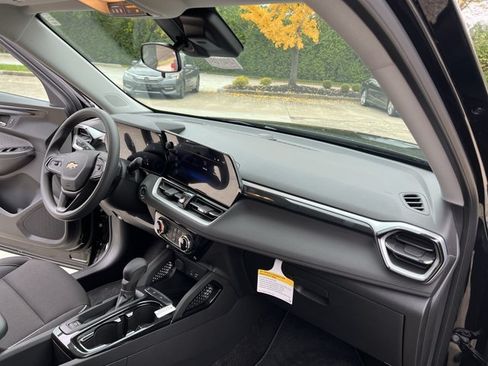 Used 2024 Chevrolet TrailBlazer LT FWD image 29