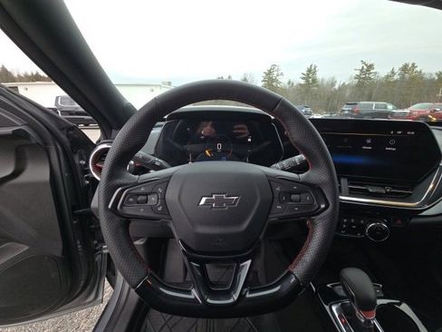 Used 2025 Chevrolet Trax RS w/ Driver Confidence Package image 17