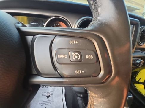 Used 2023 Jeep Gladiator Sport AWD/4WD image 19