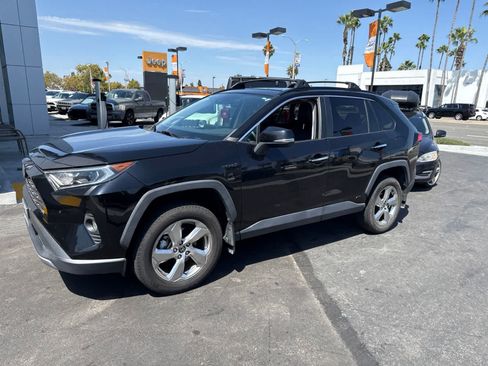 Used 2021 Toyota RAV4 Limited AWD/4WD image 19