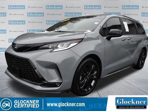 Used 2025 Toyota Sienna XSE image 1