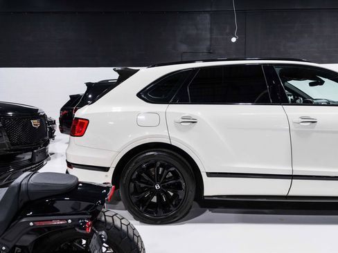 Used 2019 Bentley Bentayga AWD/4WD image 13