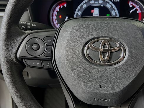 Used 2025 Toyota RAV4 XLE FWD image 19