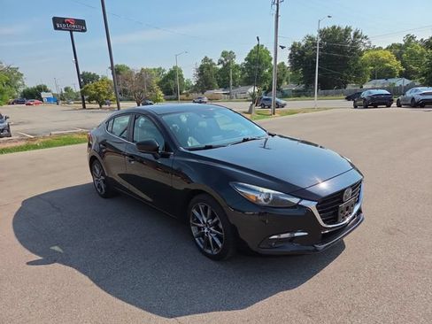 Used 2018 MAZDA MAZDA3 Grand Touring w/ Premium Equipment Package FWD image 4