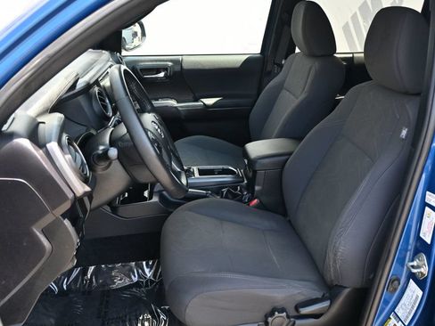 Used 2018 Toyota Tacoma TRD Sport w/ Technology Package RWD image 17