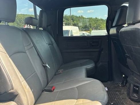 Used 2024 RAM 2500 Tradesman w/ Chrome Appearance Group AWD/4WD image 6