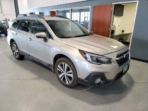 Used 2018 Subaru Outback 3.6R Limited image 1