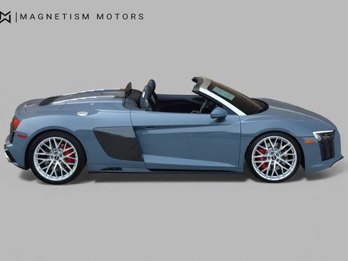 Used 2020 Audi R8 V10 w/ Carbon Exterior Package image 2