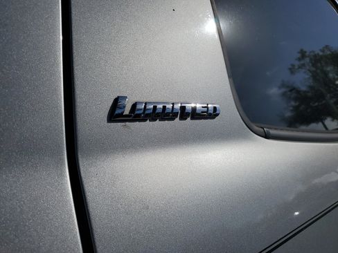 Used 2014 Toyota Tundra Limited w/ Limited Premium Package image 31