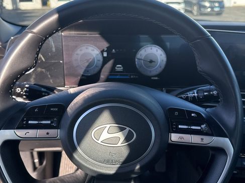 Used 2024 Hyundai Elantra Limited image 11