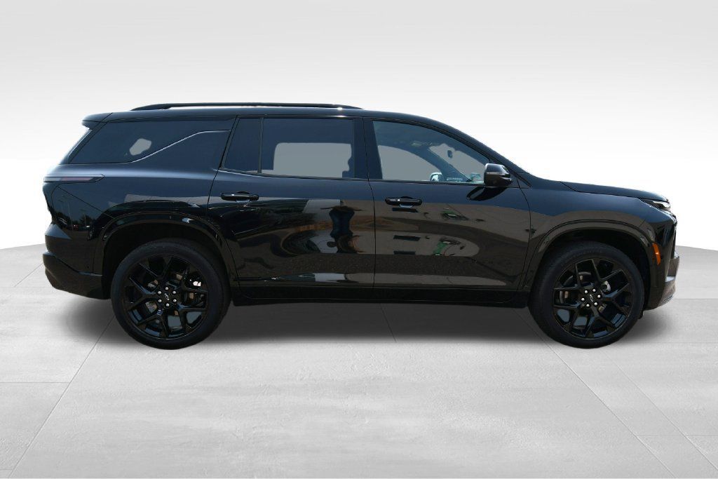 Used 2025 Chevrolet Traverse RS w/ LPO, Floor Liner Package AWD/4WD image 9