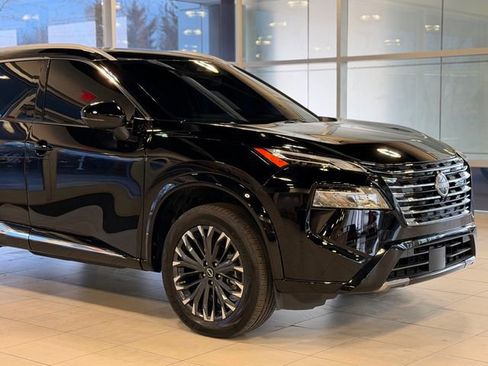 Used 2025 Nissan Rogue Platinum image 5