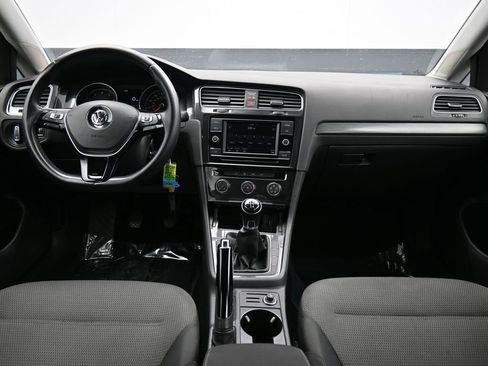 Used 2018 Volkswagen Golf S image 42