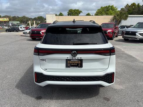 New 2026 Volkswagen Tiguan SE R-Line FWD image 5