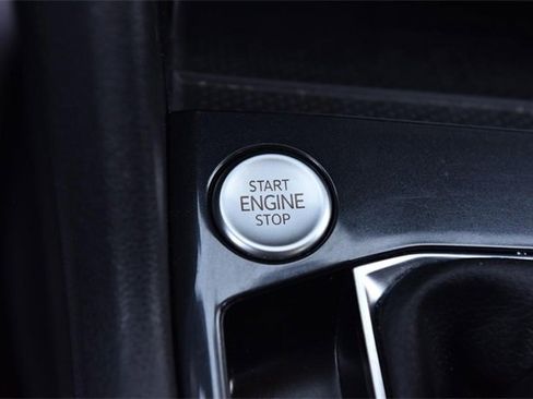 Used 2023 Volkswagen Tiguan SE image 16