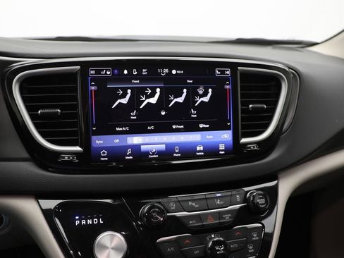 Used 2024 Chrysler Pacifica Touring-L image 20