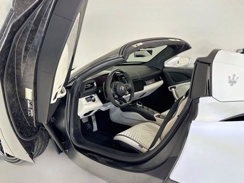 Used 2023 Maserati MC20 Spyder RWD image 12