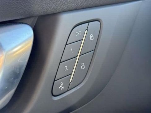 Used 2025 Buick Enclave Preferred w/ Super Cruise Package image 19