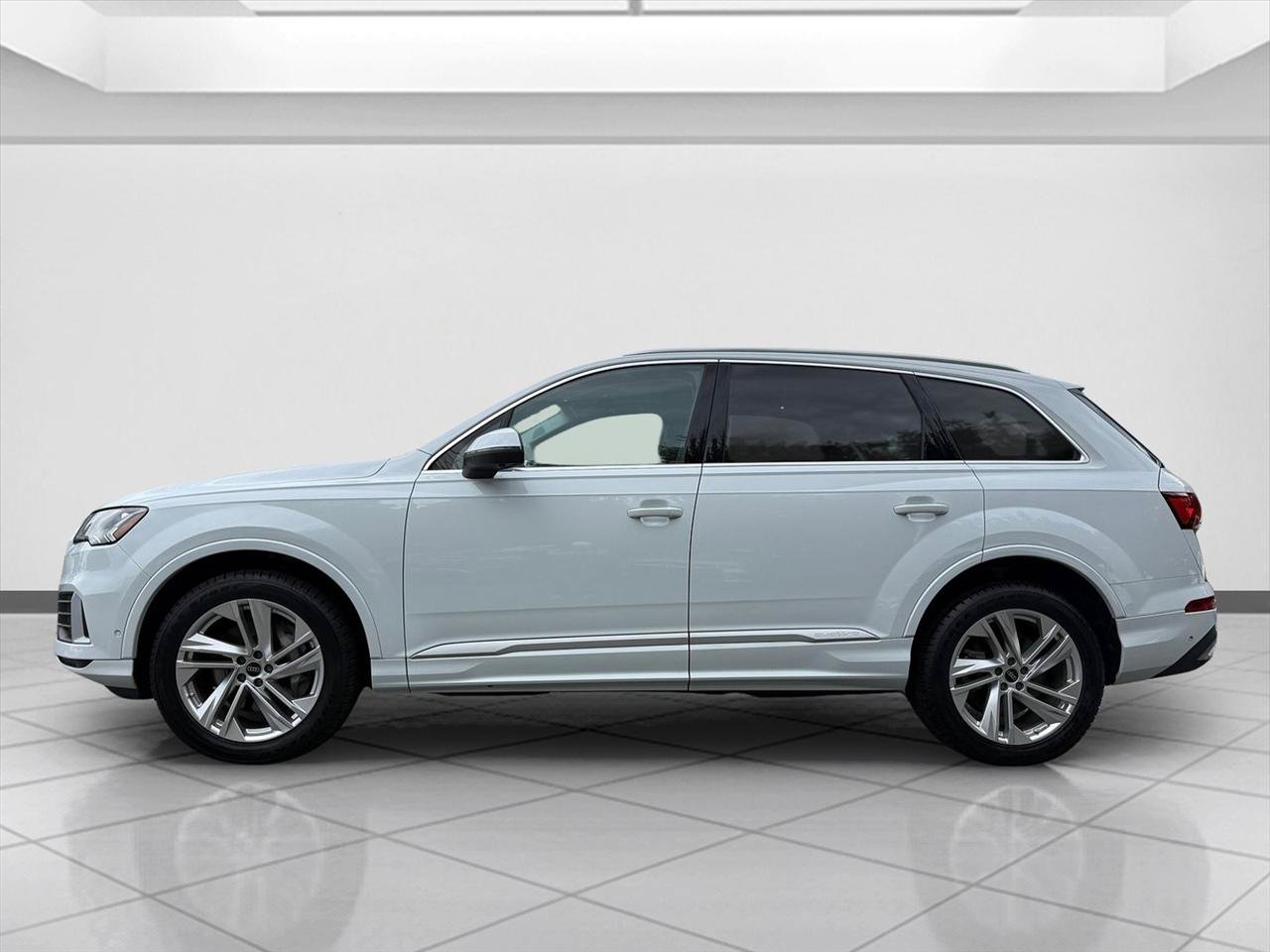 Used 2023 Audi Q7 2.0T Premium Plus w/ Premium Plus Package AWD/4WD image 2