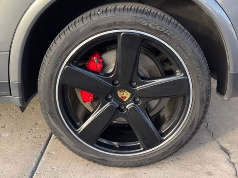 Used 2018 Porsche Cayenne Turbo image 12