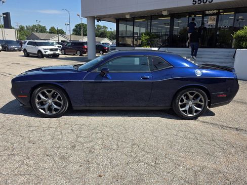 Used 2015 Dodge Challenger SXT RWD image 8