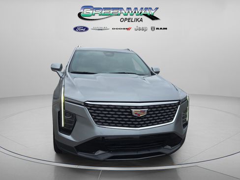 Used 2024 Cadillac XT4 Premium Luxury image 2