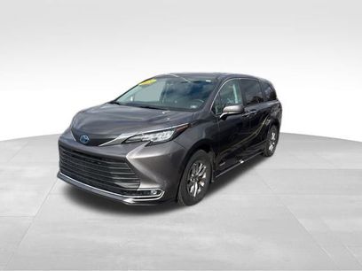 Used 2021 Toyota Sienna XLE