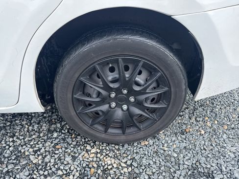 Used 2019 Toyota Corolla LE image 14