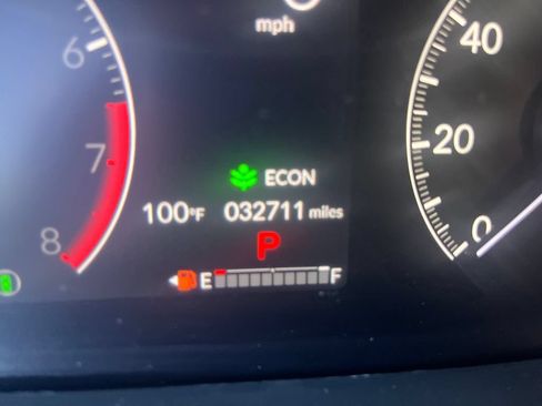 Used 2023 Honda Pilot TrailSport image 5