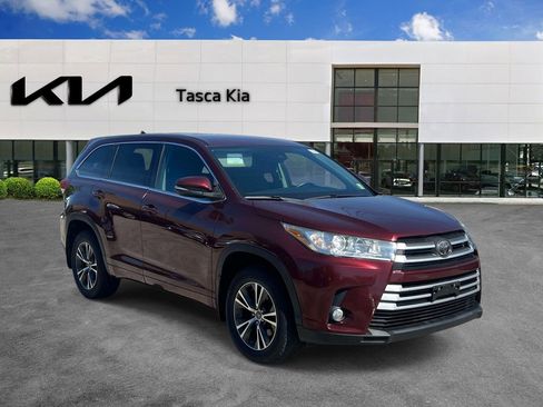 Used 2018 Toyota Highlander Plus AWD/4WD image 1