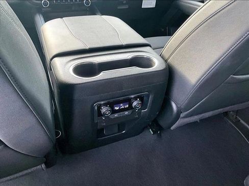 Used 2026 Chevrolet Suburban Premier RWD image 24