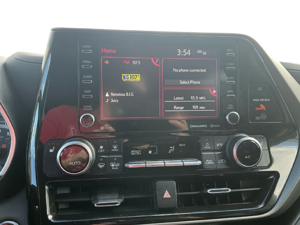 Used 2022 Toyota Highlander XLE AWD/4WD image 19