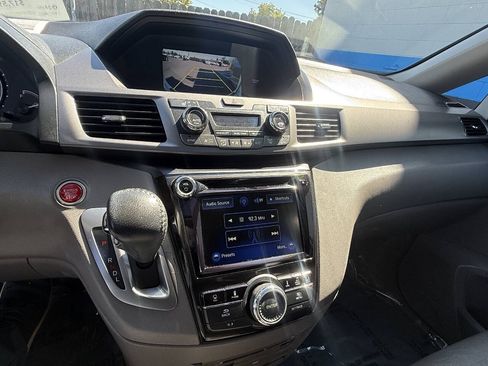 Used 2016 Honda Odyssey Touring Elite image 14