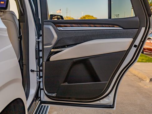 Used 2026 Cadillac Escalade Platinum Sport w/ LPO, ONYX Package image 40