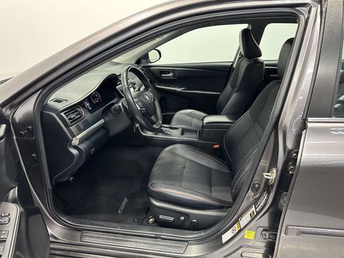 Used 2017 Toyota Camry SE FWD image 14