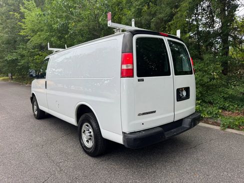 Used 2017 Chevrolet Express 2500 RWD image 6