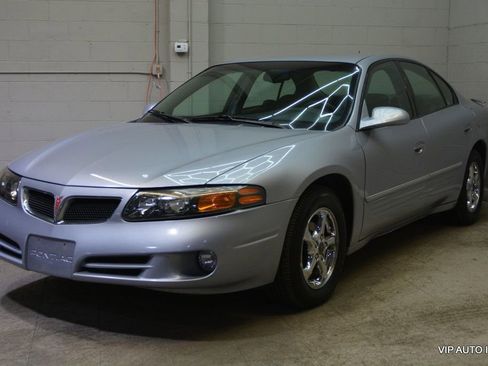 Used 2005 Pontiac Bonneville SE image 2