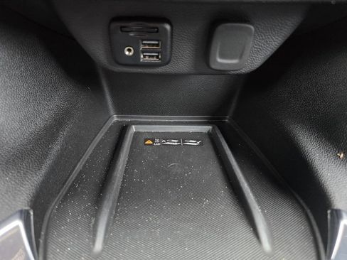 Used 2023 Chevrolet Traverse High Country FWD image 32
