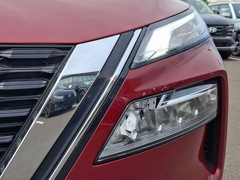 Used 2023 Nissan Rogue SV AWD/4WD image 9