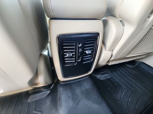 Used 2018 Jeep Grand Cherokee Laredo AWD/4WD image 32